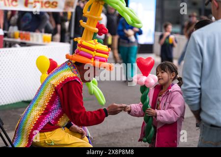 Seattle, États-Unis. 26 mai 2024. Le 53e festival annuel de la vie folklorique jour trois au Seattle Center. L'événement apporte quatre jours complets de musique, d'art, de nourriture et de divertissement à Seattle. Crédit : James Anderson/Alamy Live News Banque D'Images