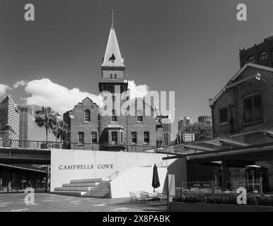 Le bâtiment ASN Co est un bâtiment classé au patrimoine situé à Campbells Cove, The Rocks, Sydney, Australie. Photo en noir et blanc. Banque D'Images