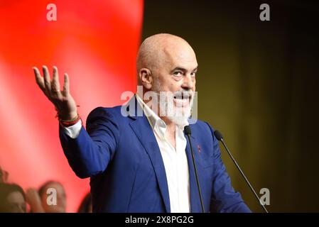 Busto Arsizio, Italie. 26 mai 2024. Le premier ministre albanais EDI RAMA a entrepris une tournée européenne pour rencontrer la diaspora albanaise. Après la rencontre à Athènes, Grèce, le 12 mai 2024, c'est maintenant au tour de la communauté albanaise en Italie, dans la ville de Busto Arsizio. Les réunions se poursuivront ensuite le 2 juillet 2024 à Londres, en Angleterre, et se termineront le 16 juillet 2024 à Dusseldorf, en Allemagne. Le premier ministre RAMA s'adresse à l'auditoire (crédit image : © Ervin Shulku/ZUMA Press Wire) USAGE ÉDITORIAL SEULEMENT! Non destiné à UN USAGE commercial ! Banque D'Images