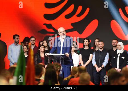 Busto Arsizio, Italie. 26 mai 2024. Le premier ministre albanais EDI RAMA a entrepris une tournée européenne pour rencontrer la diaspora albanaise. Après la rencontre à Athènes, Grèce, le 12 mai 2024, c'est maintenant au tour de la communauté albanaise en Italie, dans la ville de Busto Arsizio. Les réunions se poursuivront ensuite le 2 juillet 2024 à Londres, en Angleterre, et se termineront le 16 juillet 2024 à Dusseldorf, en Allemagne. Le premier ministre RAMA s'adresse à l'auditoire (crédit image : © Ervin Shulku/ZUMA Press Wire) USAGE ÉDITORIAL SEULEMENT! Non destiné à UN USAGE commercial ! Banque D'Images