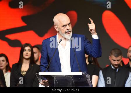 Busto Arsizio, Italie. 26 mai 2024. Le premier ministre albanais EDI RAMA a entrepris une tournée européenne pour rencontrer la diaspora albanaise. Après la rencontre à Athènes, Grèce, le 12 mai 2024, c'est maintenant au tour de la communauté albanaise en Italie, dans la ville de Busto Arsizio. Les réunions se poursuivront ensuite le 2 juillet 2024 à Londres, en Angleterre, et se termineront le 16 juillet 2024 à Dusseldorf, en Allemagne. Le premier ministre RAMA s'adresse à l'auditoire (crédit image : © Ervin Shulku/ZUMA Press Wire) USAGE ÉDITORIAL SEULEMENT! Non destiné à UN USAGE commercial ! Banque D'Images