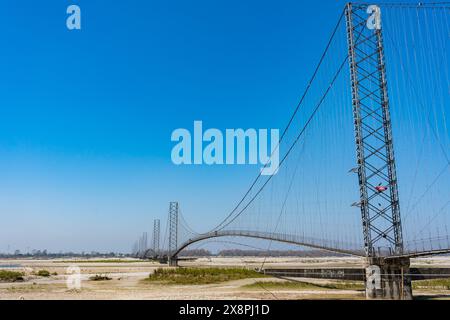 Long pont suspendu Kanchanpur Dodhara Chadani Pont de la rivière Mahakali à Mahendranagar, Népal Banque D'Images