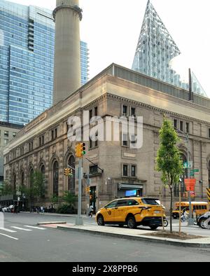 CON Edison 59th Street Station, angle view rom 11th Avenue en fin d'après-midi, New York, NY, USA Banque D'Images