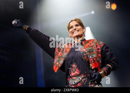 Porto, Portugal. 26 mai 2024. La chanteuse et compositrice canadienne Nelly Furtado se produit sur scène au North Festival 2024 à Porto. North Festival a lieu entre le 24 et le 25 mai. Alejandro Sanz, Keane et Nelly Furtado sont les têtes d’affiche du North Festival 2024, un événement musical qui a débuté ce vendredi au Serralves Park à Porto. Des milliers de personnes ont assisté au festival lors de la représentation de Nelly Furtado. (Photo de Diogo Baptista/SOPA images/SIPA USA) crédit : SIPA USA/Alamy Live News Banque D'Images