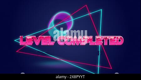 Image du texte complété de niveau sur la bannière triangulaire au-dessus de la forme de spirale tournant sur fond bleu Banque D'Images