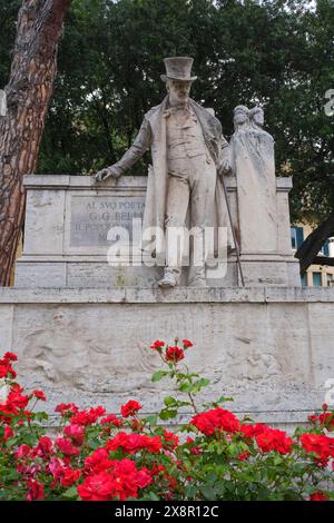 Italie : Monument au poète italien Giuseppe Gioachino Belli (1791 - 1863), dans le Trastevere (13ème rione ou district administratif), Rome. Giuseppe Francesco Antonio Maria Gioachino Raimondo Belli était célèbre pour ses sonnets en romanesco, le dialecte de Rome. Banque D'Images