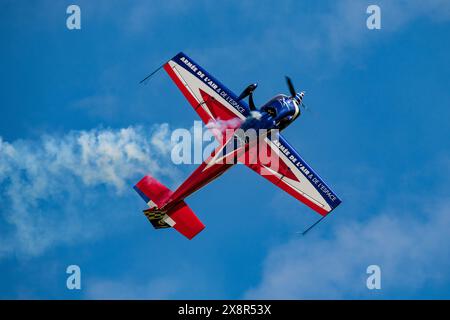 © Arnaud BEINAT/Maxppp. 2024/05/25, Chambley, Lorraine, Grand est, France. Extra 330 de l'Equipe de voltige de l'Armée de l'air française. ANGLAIS : Extra 330 exposition de l'équipe nationale de voltige militaire française, crédit : MAXPPP/Alamy Live News Banque D'Images