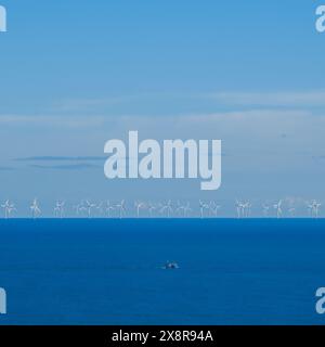 Éoliennes au large des côtes du nord du pays de Galles au parc éolien offshore de Llandudno - Gwynt y Môr. Banque D'Images