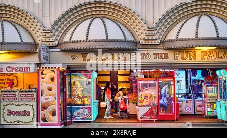 Regardez dans la salle de jeux de Silcock sur Blackpool Promenade Banque D'Images