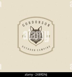 Illustration vectorielle de conception de logo Wolf. Loisirs d'aventure en plein air, chemise de silhouette de tête de loup, timbre d'impression. Modèle de badge de typographie vintage. Illustration de Vecteur