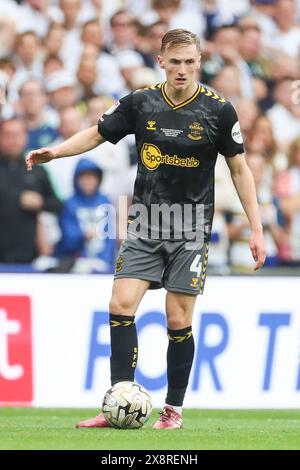 Le milieu de terrain de Southampton Flynn Downes (4) lors de la finale des Play-Off du Leeds United FC contre Southampton FC SKY Bet EFL Championship au stade de Wembley, Londres, Angleterre, Royaume-Uni le 26 mai 2024 Banque D'Images