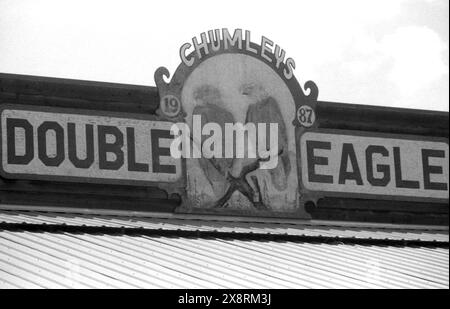 Colorado, États-Unis, approx. 1987. Façade de style occidental d'une entreprise locale. Banque D'Images