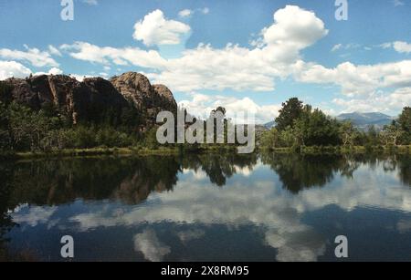 Colorado, États-Unis, approx. 1987. Vue sur le lac Estes en été. Banque D'Images