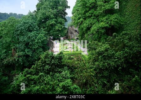 Wasserterrassen, Das Schloss Fürstenstein (auch Burg Fürstenstein ; polnisch Zamek Książ ; schlesisch Schlooß Ferschtensteen) ist das größte Schloss Sch Banque D'Images