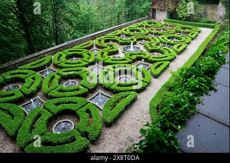 Wasserterrassen, Das Schloss Fürstenstein (auch Burg Fürstenstein ; polnisch Zamek Książ ; schlesisch Schlooß Ferschtensteen) ist das größte Schloss Sch Banque D'Images