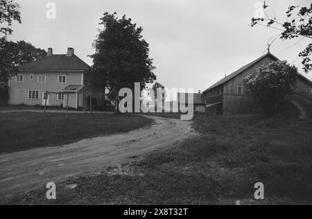 Aktuell 25-6-1973 : I stedet pour gamlehjemNord-Odal viser nye veier i eldreomsorgen. SOM en av landets første kommuner satser man på tregasjonsboliger og skal legge ned aldershjemmet. De eldre skal nå kunne få bo i sitt vante miljø. En samlet kommune står bak generasjonsboligene. Foto : Aage Storløkken / Aktuell / NTB ***FOTO IKKE BILDEBEHANDLET*** cette image est traduite automatiquement Banque D'Images