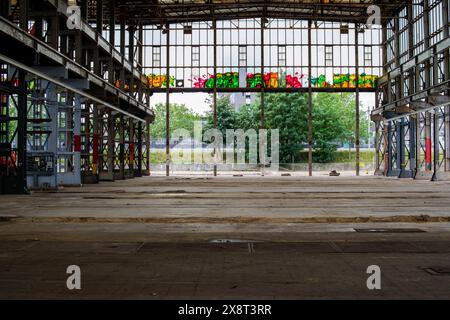 Bâtiment industriel abandonné Tilburg, pays-Bas. Bâtiment industriel abandonné, anciennement propriété de la Dutch Railways Refurbishing and Rehauling Company, en cours de rénovation pour une nouvelle destination. Tilburg Spoorzone 013 Noord-Brabant Nederland Copyright : xGuidoxKoppesxPhotox Banque D'Images