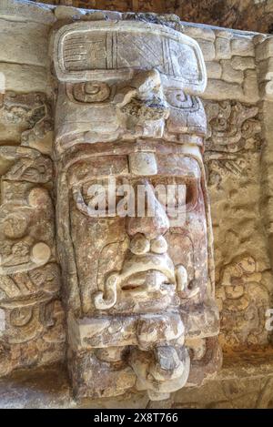 Temple des masques, (8 pieds de grand masque), site archéologique maya Kohunlich, Quintana Roo, Mexique Banque D'Images