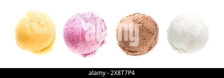 Ensemble de crème glacée, diverses boules de crème glacée isolées sur fond blanc, vue du dessus, espace de copie. Assortiment de boules de yaourt ou de crème glacée congelées - somme saine Banque D'Images