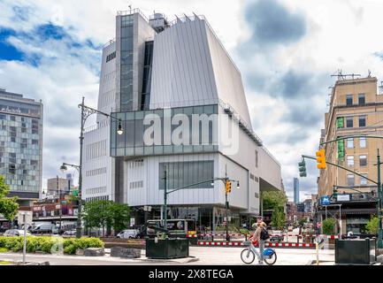 New York, NY - États-Unis - 19 mai 2024 L'emblématique Whitney Museum of American Art ou The Whitney, est un musée d'art américain moderne et contemporain situé dans Banque D'Images