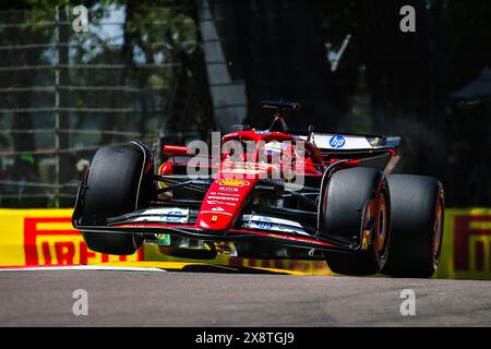 Formule 1 2024 Imola Grand Prix Charles Leclerc sur Ferrari F1 Banque D'Images