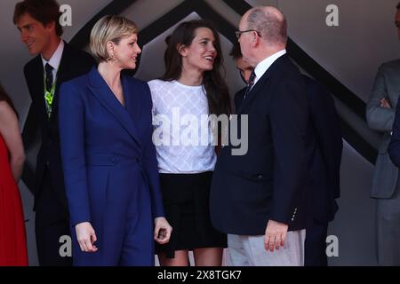 S.A.S. le Prince Albert II de Monaco (R) , Charlotte Casiraghi (C) et S.A.S. la Princesse Charlene Lynette Grimaldi (G) sur le podium après le Grand Prix de F1 de Monaco au circuit de Monaco le 26 mai 2024 à Monte-Carlo, Monaco. Banque D'Images