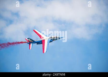 Salon aéronautique GAP Tallard, France, 26 mai 2024. Patrouille de France de l'Armée de l'Air française faisant de la voltige dans le ciel Banque D'Images