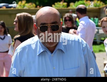 27.05.2024 xkhx Kassel, Hessenkampfbahn Bündnis 90/DIE Grünen - Wahlkampftour zur Wahl zum 10. Europäischen Parlament Bild zeigt Omid Nouripour, Bundesvorsitzender von Bündnis 90/DIE Grünen *** 27 05 2024 xkhx Kassel, Hessenkampfbahn Bündnis 90 DIE Grünen tournée de campagne pour les élections au Parlement européen spectacles de photos Omid Nouripour, Président fédéral de Bündnis 90 DIE Grünen KH Banque D'Images