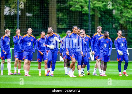 Zeist, pays-Bas. 19 mai 2024. ZEIST, 27-05-2024, KNVB Campus, football international, saison 2023/2024, premier entraînement de l'équipe nationale néerlandaise de football en préparation pour l'EURO 2024, pays-Bas pendant l'échauffement crédit : Pro Shots/Alamy Live News Banque D'Images