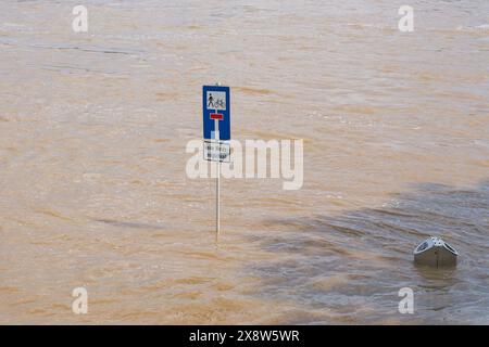 Panneau de signalisation sur la promenade inondée de Cologne avec l'inscription allemande keine Wendemöglichkeit. Translation : aucune possibilité de rotation Banque D'Images