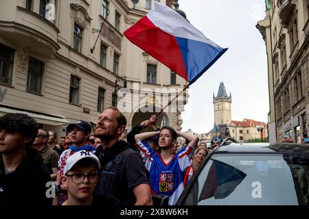 Prague, République tchèque. 27 mai 2024. Accueil des joueurs de hockey sur glace tchèques, gagnants du Championnat mondial 2024 de l’IIHF, par des partisans tchèques dans le centre de Prague, en République tchèque, le 27 mai 2024. Crédit : Ondrej Deml/CTK photo/Alamy Live News Banque D'Images