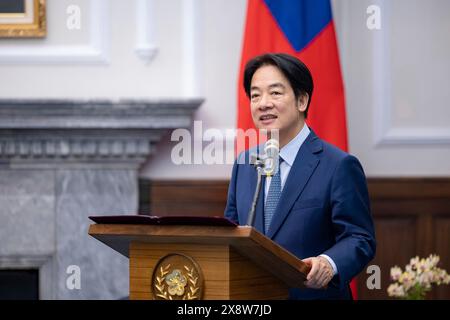 Taipei, République de Chine. 27 mai 2024. Le président de Taïwan, Lai Ching-te, prononce un discours lors d'une réunion avec une délégation bipartite du Congrès américain au Bureau présidentiel, le 27 mai 2024, à Taipei, Taiwan. Cette visite était la première de politiciens américains depuis que Lai a pris ses fonctions la semaine dernière. Crédit : Liu Shu Fu/Bureau présidentiel de Taiwan/Alamy Live News Banque D'Images