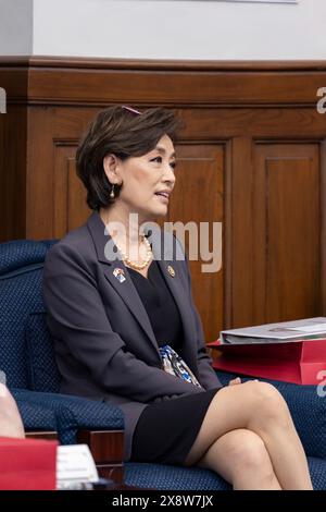 Taipei, République de Chine. 27 mai 2024. U. S Rep. Young Kim, R-CA, écoute lors d'une réunion de délégation bipartite avec le président de Taïwan Lai Ching-te, au Bureau présidentiel, le 27 mai 2024, à Taipei, Taïwan. Cette visite était la première de politiciens américains depuis que Lai a pris ses fonctions la semaine dernière. Crédit : Liu Shu Fu/Bureau présidentiel de Taiwan/Alamy Live News Banque D'Images