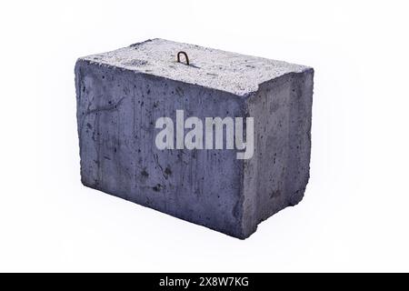 Bloc de fondation en béton armé isoler sur un fond blanc gros plan. Banque D'Images