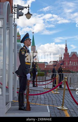 Moscou, Russie - 08 juillet 2018 : soldat du régiment du Kremlin du Service fédéral de protection de la Fédération de Russie gardant l'un des entrances Banque D'Images