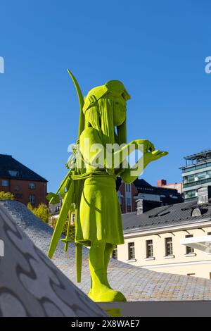 Statue géante verte au centre d'Helsinki en Finlande Banque D'Images