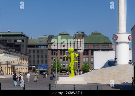 Statue géante verte au centre d'Helsinki en Finlande Banque D'Images