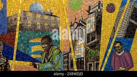 Mosaïque murale dans la 116e station de métro Harlem New York City Banque D'Images