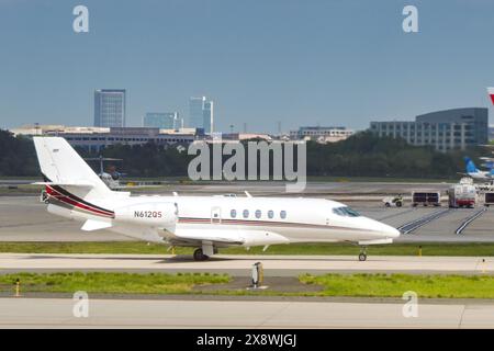 Washington DC, États-Unis - 29 avril 2024 : avion d'affaires privé Cessna 680A citation Latitude (immatriculé N612QS) exploité par NETJETS à l'aéroport de Dulles Banque D'Images