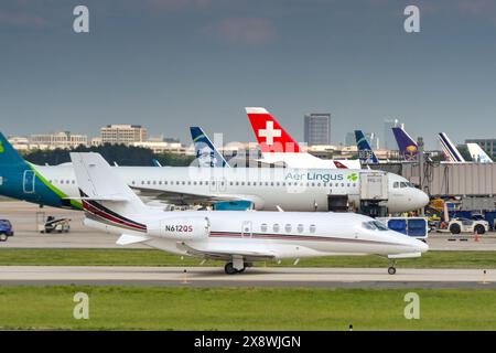 Washington DC, États-Unis - 29 avril 2024 : avion d'affaires privé Cessna 680A citation Latitude (immatriculé N612QS) exploité par NETJETS à l'aéroport de Dulles Banque D'Images