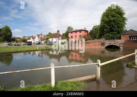 Le Duck Pond Village Green and Fox Restaurant Finchingfield Essex Banque D'Images