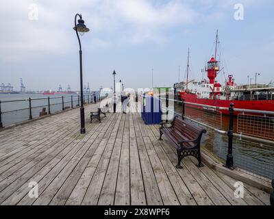 Navire phare LV18 mis hors service à Harwich Pier, Harwich, Essex Banque D'Images