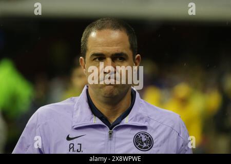 Mexico, Mexique. 26 mai 2024. L’entraîneur-chef de l’Amérique André Jardine réagit lors du tournoi mexicain Clausura du match de deuxième manche de la Liga MX entre Club America et Cruz Azul. America bat Cruz Azul 1-0, avec un score global de 2-1 America is couronné Champion de la finale Torneo de Clausura. Le 26 mai 2024 à Mexico, Mexique. (Photo par Ismael Rosas / Eyepix Group / Sipa USA) crédit : Sipa USA / Alamy Live News Banque D'Images