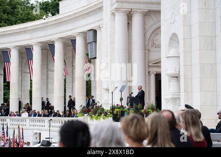 Arlington (États-Unis d'Amérique). 27 mai 2024. Arlington (États-Unis d'Amérique). 27 mai 2024. U. Le président Joe Biden prononce le discours annuel pour célébrer le jour commémoratif national à l'amphithéâtre commémoratif du cimetière national d'Arlington, le 27 mai 2024 à Arlington, en Virginie, aux États-Unis. Crédit : Elizabeth Fraser/U.S. Armée/Alamy Live News Banque D'Images