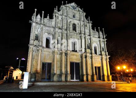 La façade de la cathédrale de Paul à Macao la nuit. Banque D'Images