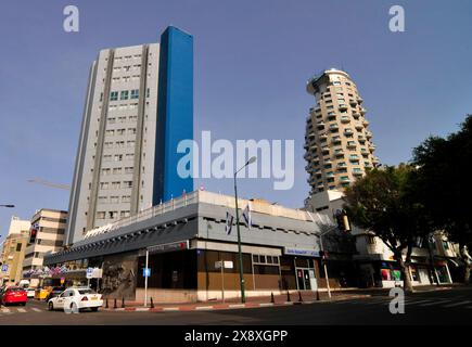 Banque Hapoalim sur la rue Ben Yehuda à tel Aviv, Israël. Banque D'Images