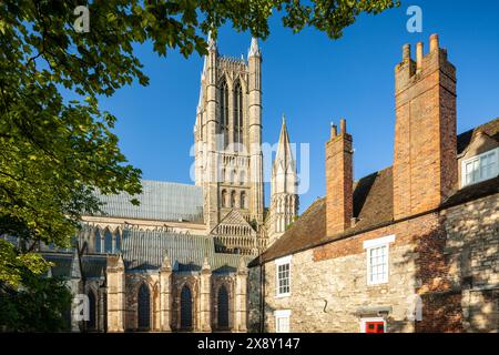 Matin de printemps à Minster Yard à Lincoln, Angleterre. Banque D'Images