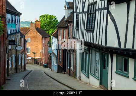 Matin de printemps sur Steep Hill à Lincoln, Angleterre. Banque D'Images