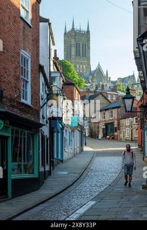 Matin de printemps sur Steep Hill à Lincoln, Angleterre. Banque D'Images