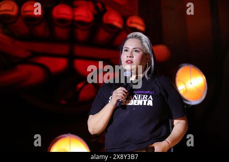 27 mai 2024, Mexico, Ciudad de Mexico, Mexique : Vivir Quintana, activiste, compositeur et auteur-compositeur-interprète mexicain chante sa dernière chanson 'CompaÃ±Era Presidenta' au Polyforum Siqueiros, chanson adressée aux candidats à la présidence du Mexique. (Crédit image : © Luis Marin/eyepix via ZUMA Press Wire) USAGE ÉDITORIAL SEULEMENT! Non destiné à UN USAGE commercial ! Banque D'Images